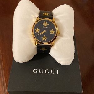 ❤️GUCCI STAR AND BEE BLACK LEATHER WATCH